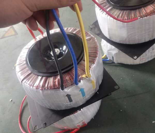 環(huán)形變壓器200W,220V轉(zhuǎn)24V環(huán)形變壓器廠家 環(huán)形變壓器200W,220V轉(zhuǎn)24V環(huán)形變壓器廠家